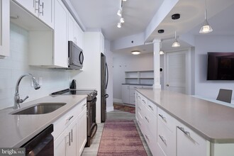 1401 17th St NW, Unit 302 in Washington, DC - Foto de edificio - Building Photo