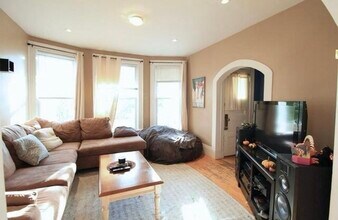 33 Montcalm Ave, Unit 1 in Boston, MA - Building Photo - Building Photo