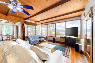 263 Lakeshore Dr in Sagle, ID - Building Photo - Building Photo