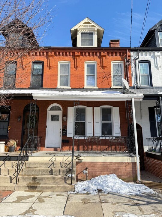 319 N Charlotte St in Lancaster, PA - Building Photo