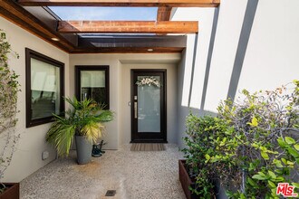 245 Tranquillo Rd in Los Angeles, CA - Building Photo - Building Photo