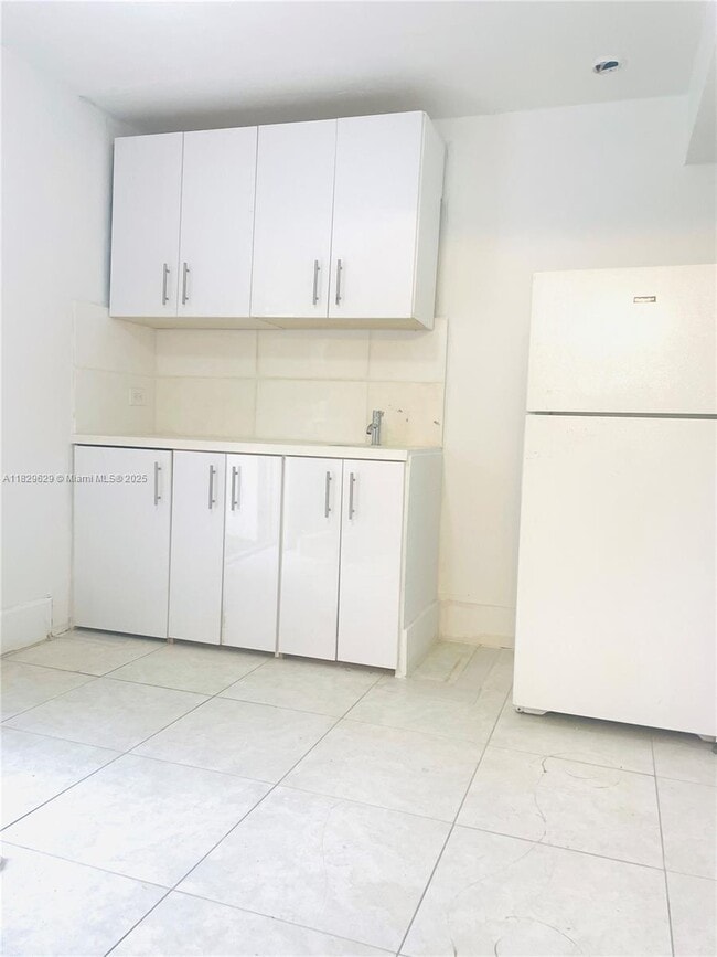 property at 613 Sharar Ave