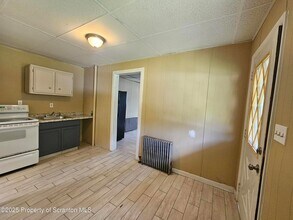 134 S Main St, Unit D in Archbald, PA - Foto de edificio - Building Photo