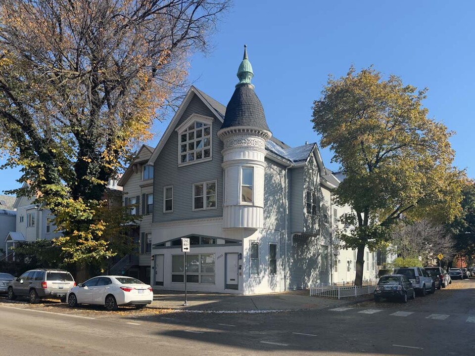 3035 N Southport Ave in Chicago, IL - Foto de edificio