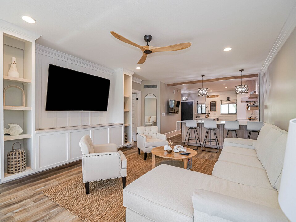 6175 S Mirror Lake Dr in Sebastian, FL - Building Photo