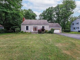 526 Grove Ave in Edison, NJ - Building Photo