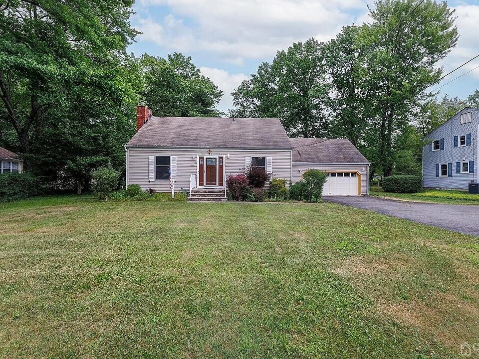 526 Grove Ave in Edison, NJ - Building Photo