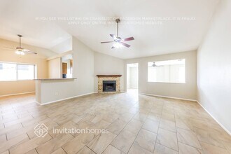 8833 W Vogel Ave in Peoria, AZ - Foto de edificio - Building Photo