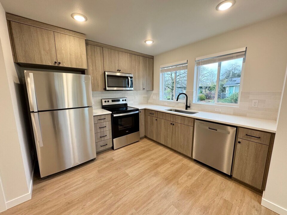 5734 NE 10th Ave-Unit -C in Portland, OR - Building Photo
