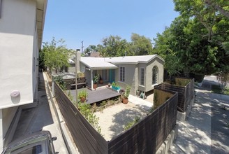 7605-7607 Lexington Ave in West Hollywood, CA - Building Photo - Building Photo