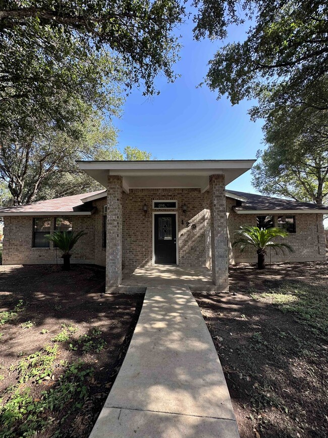 property at 125 S Bluebonnet Dr