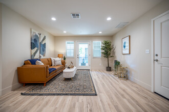 Rumble Estates Apartments in Modesto, CA - Foto de edificio - Interior Photo