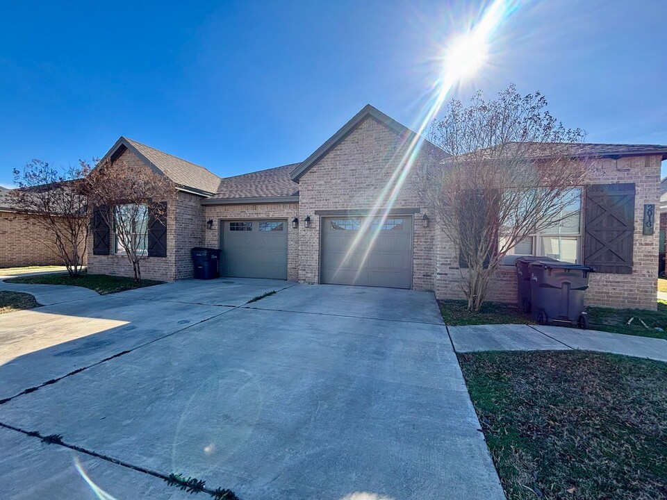 2013 102nd St in Lubbock, TX - Building Photo