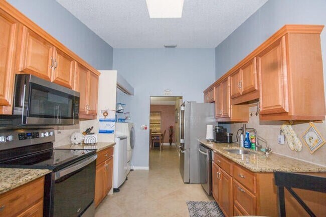 4907 Boxwood Cir in Boynton Beach, FL - Building Photo - Building Photo