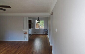 4924 Kelsch Ln, Unit #2 in Cincinnati, OH - Building Photo - Building Photo