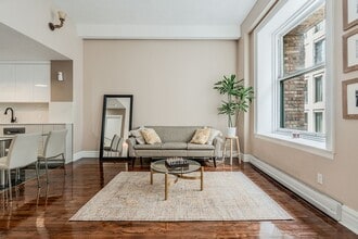 204 Rue de l'Hôpital in Montréal, QC - Building Photo - Building Photo