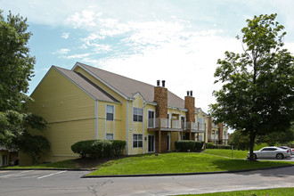 Country Club Place Apartments in St. Charles, MO - Building Photo - Building Photo