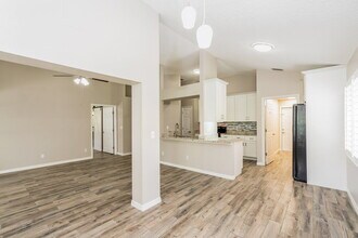 2308 Kenwick Dr in Valrico, FL - Building Photo - Building Photo