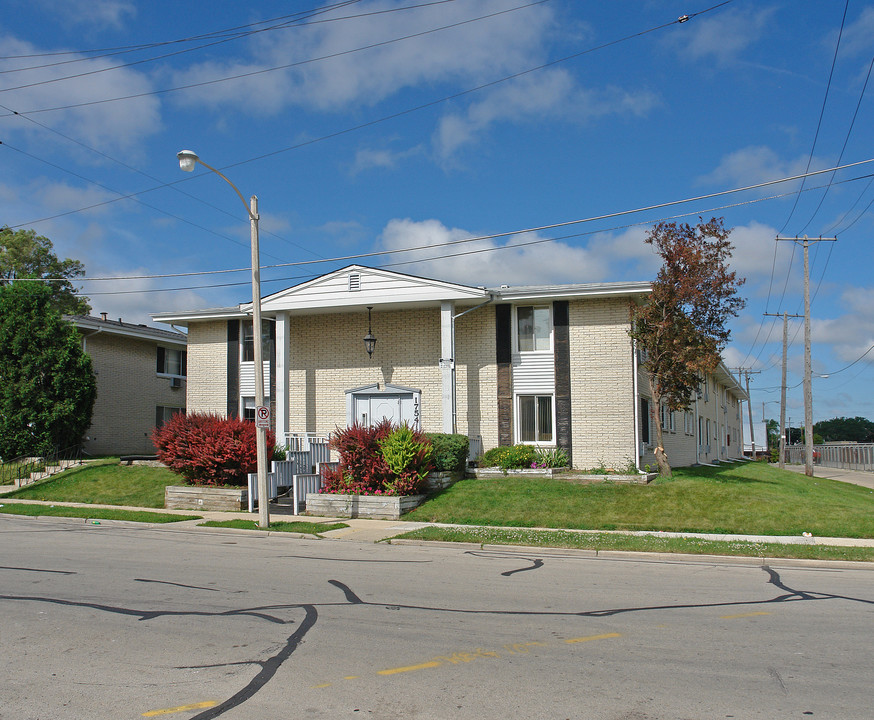 1754 Grange Ave in Racine, WI - Foto de edificio