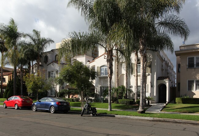 Casa Valencia in San Diego, CA - Foto de edificio - Building Photo