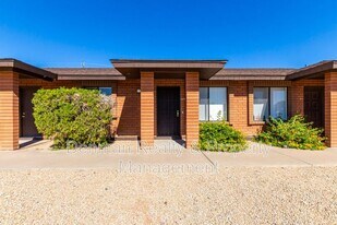415 N 64th Pl in Mesa, AZ - Building Photo