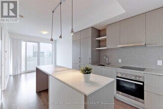 88 Harbour St in Toronto, ON - Building Photo - Building Photo