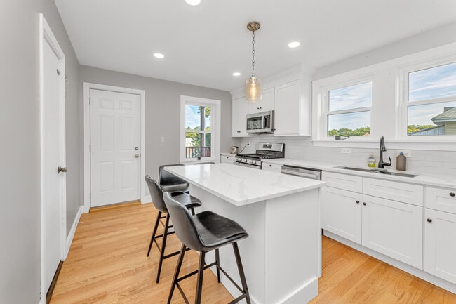 17 Weymouth Ave, Unit 1