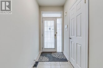 2319 Stone Glen Crescent in Oakville, ON - Building Photo - Building Photo