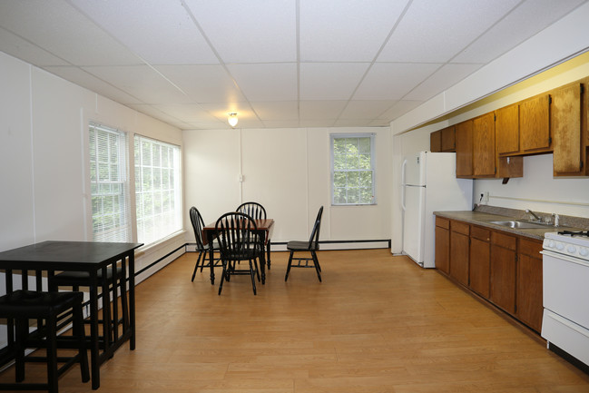 Edgecliff Apartments in Ithaca, NY - Building Photo - Interior Photo