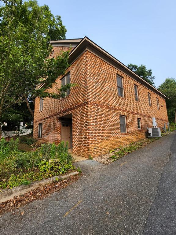 117 S Jefferson St in Lexington, VA - Building Photo - Building Photo