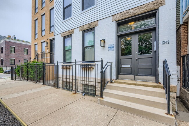 1242 W Huron St in Chicago, IL - Building Photo - Building Photo