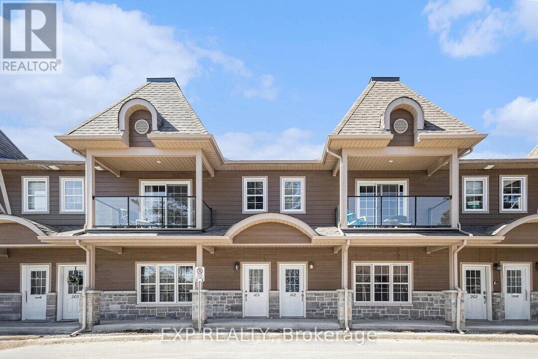 245-245 Equinox Dr in Russell, ON - Building Photo