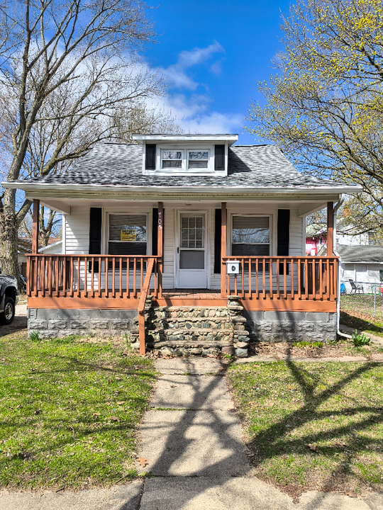 705 8th St in Three Rivers, MI - Building Photo