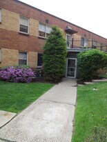 5712 Phillips Ave, Unit B9 in Pittsburgh, PA - Building Photo