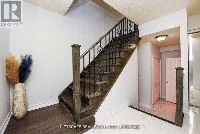 6037 Clover Ridge Crescent in Mississauga, ON - Building Photo - Building Photo