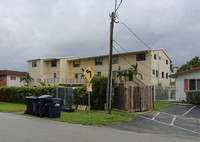 833 NE 18th Ct in Fort Lauderdale, FL - Foto de edificio - Building Photo