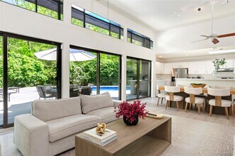 24 N Quarter Rd in Westhampton, NY - Building Photo - Building Photo