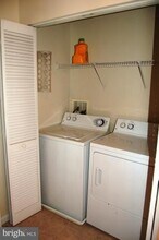 2465 Army Navy Dr in Arlington, VA - Building Photo - Building Photo