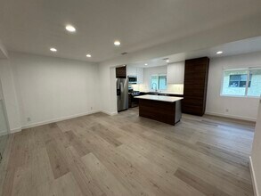 431 N Alhambra Ave in Monterey Park, CA - Building Photo - Building Photo