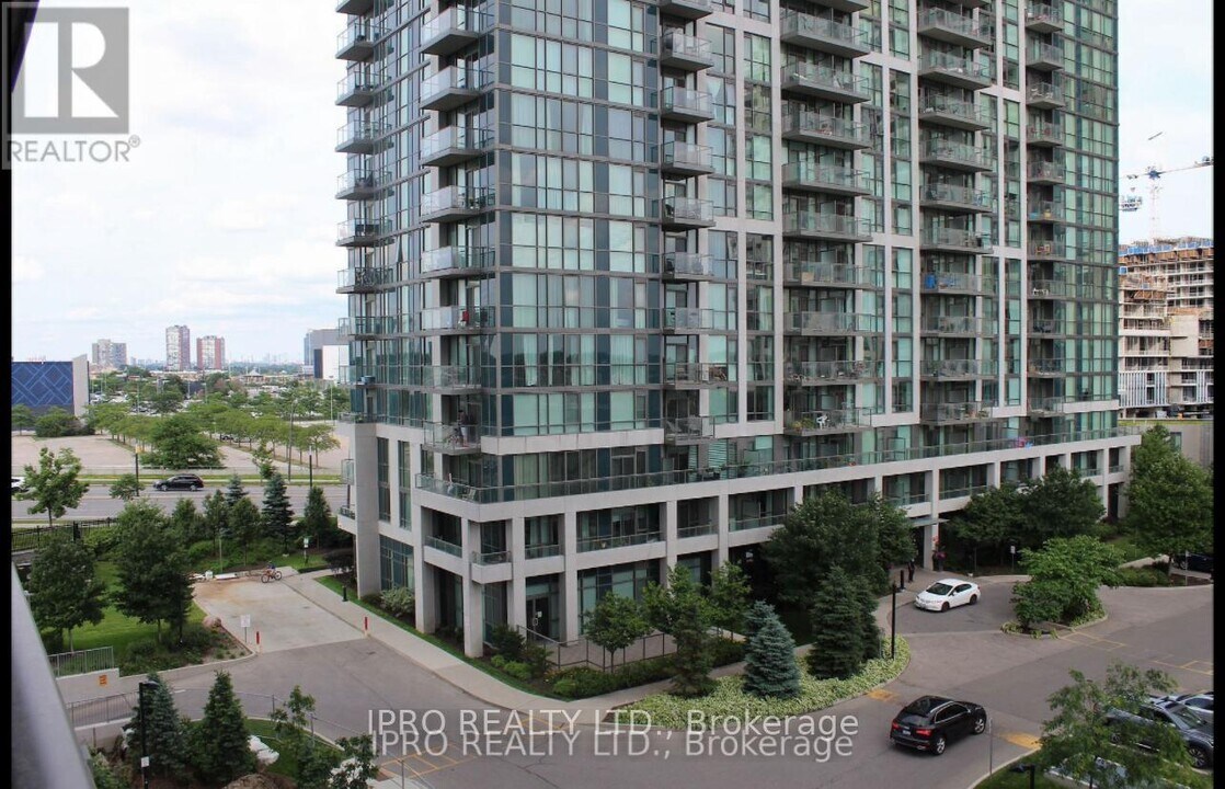 349-349 Rathburn Rd W in Mississauga, ON - Building Photo