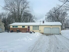 8305 Hiram Pl SE in Warren, OH - Building Photo