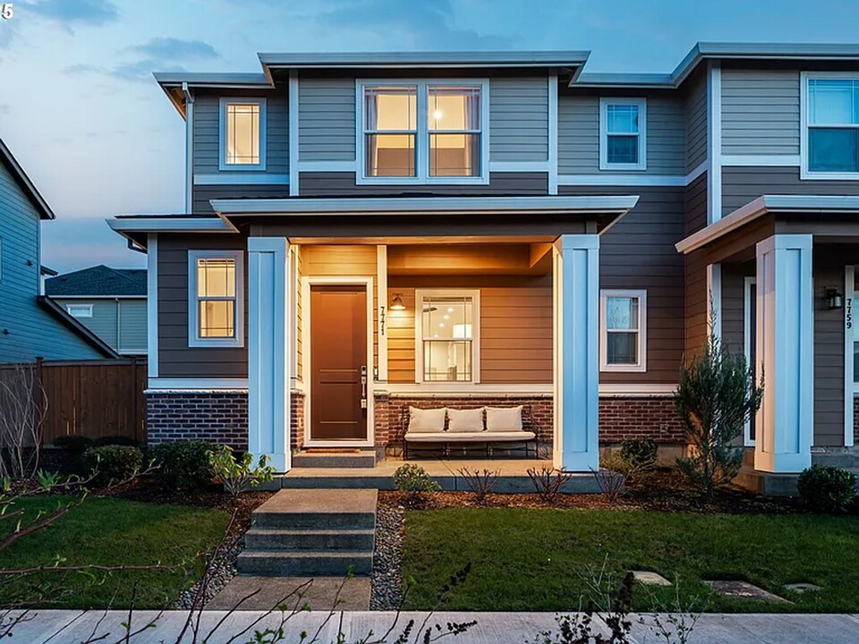 7771 SE Roaring Ln in Hillsboro, OR - Building Photo
