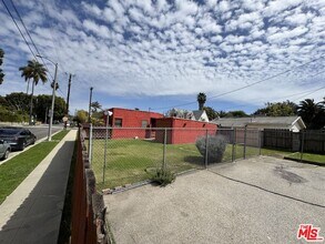 2437 Granville Ave in Los Angeles, CA - Building Photo - Building Photo