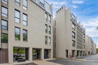 Winnetka Mews in Winnetka, IL - Building Photo - Building Photo