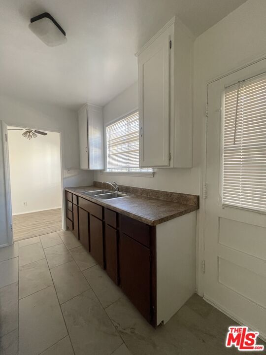 10812 S Manhattan Pl in Los Angeles, CA - Building Photo - Building Photo