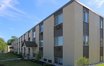 Champion Club Apartments in Florence, KY - Building Photo - Building Photo