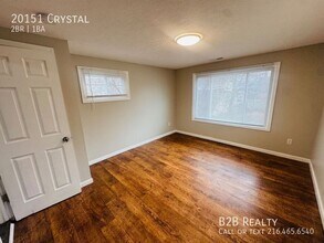 20151 Crystal in Cleveland, OH - Foto de edificio - Building Photo
