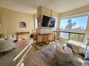 2070 Oxford Ave in Encinitas, CA - Building Photo - Building Photo