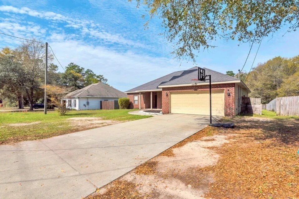 4546 Live Oak Church Rd in Crestview, FL - Building Photo