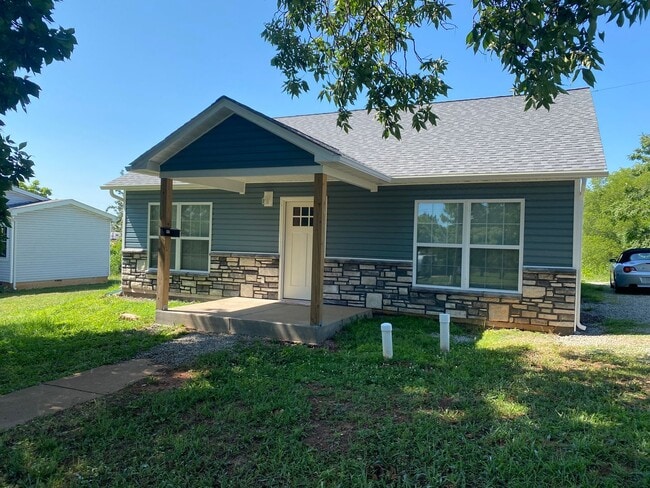 property at 917 W Liberty St